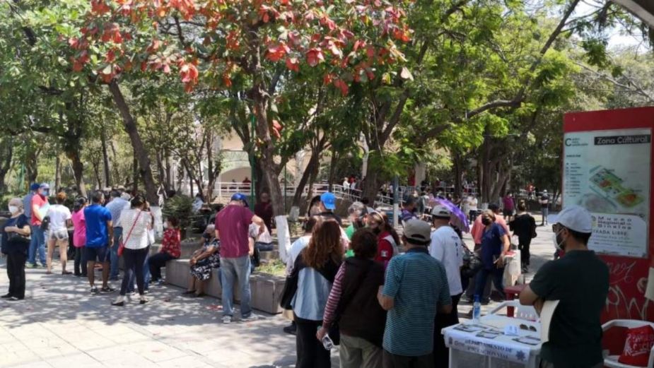 Entrega de citas para vacunación en Culiacán, Sinaloa. Foto: Especial