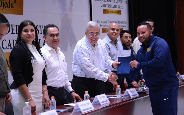 uas-recibe-premio-al-deporte