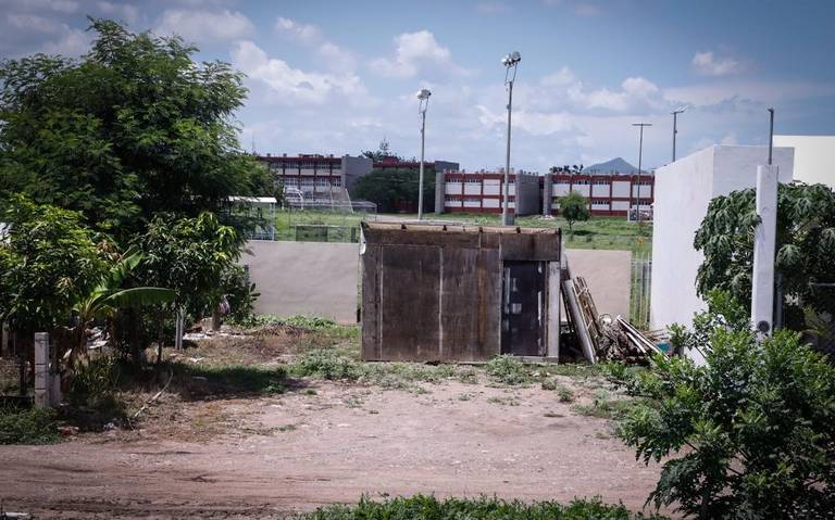 Gobierno de Rocha Moya se enreda con compras de terrenos para atender a desplazados