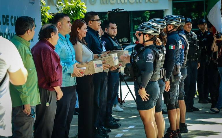 Entregan 23 pares de calzado a escuadrón ciclista en Culiacán