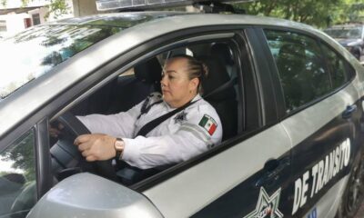 mujer policía